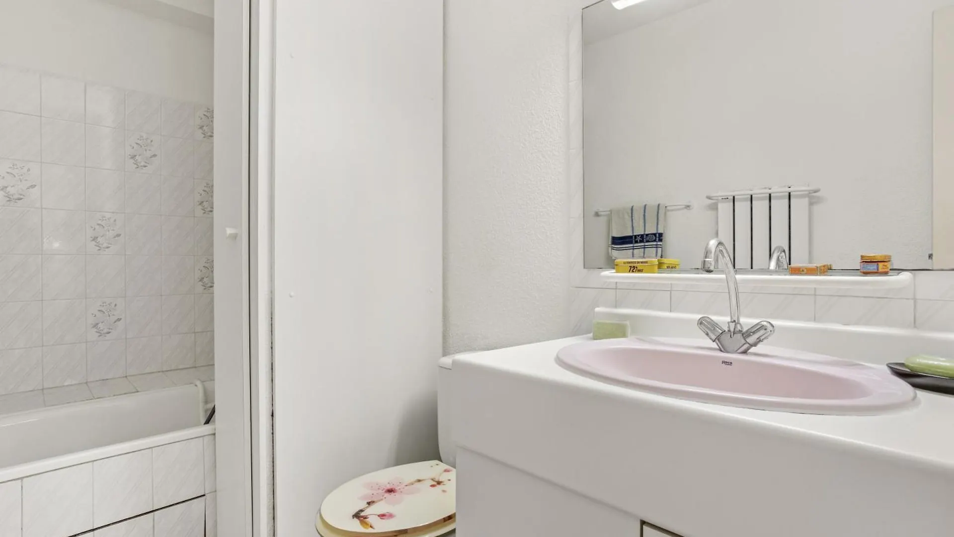 Appartement A 200 M De La Mer Frejus Apartment
