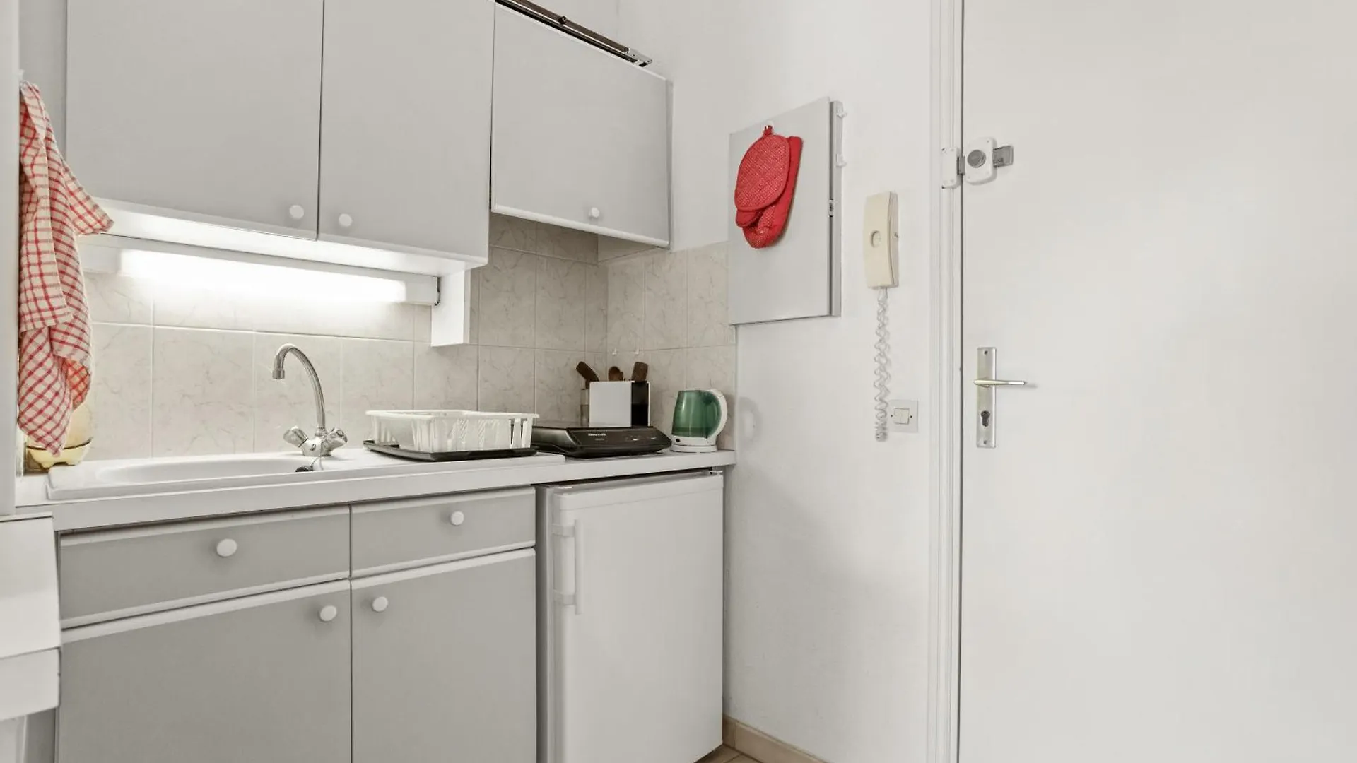 Apartment Appartement A 200 M De La Mer Frejus France